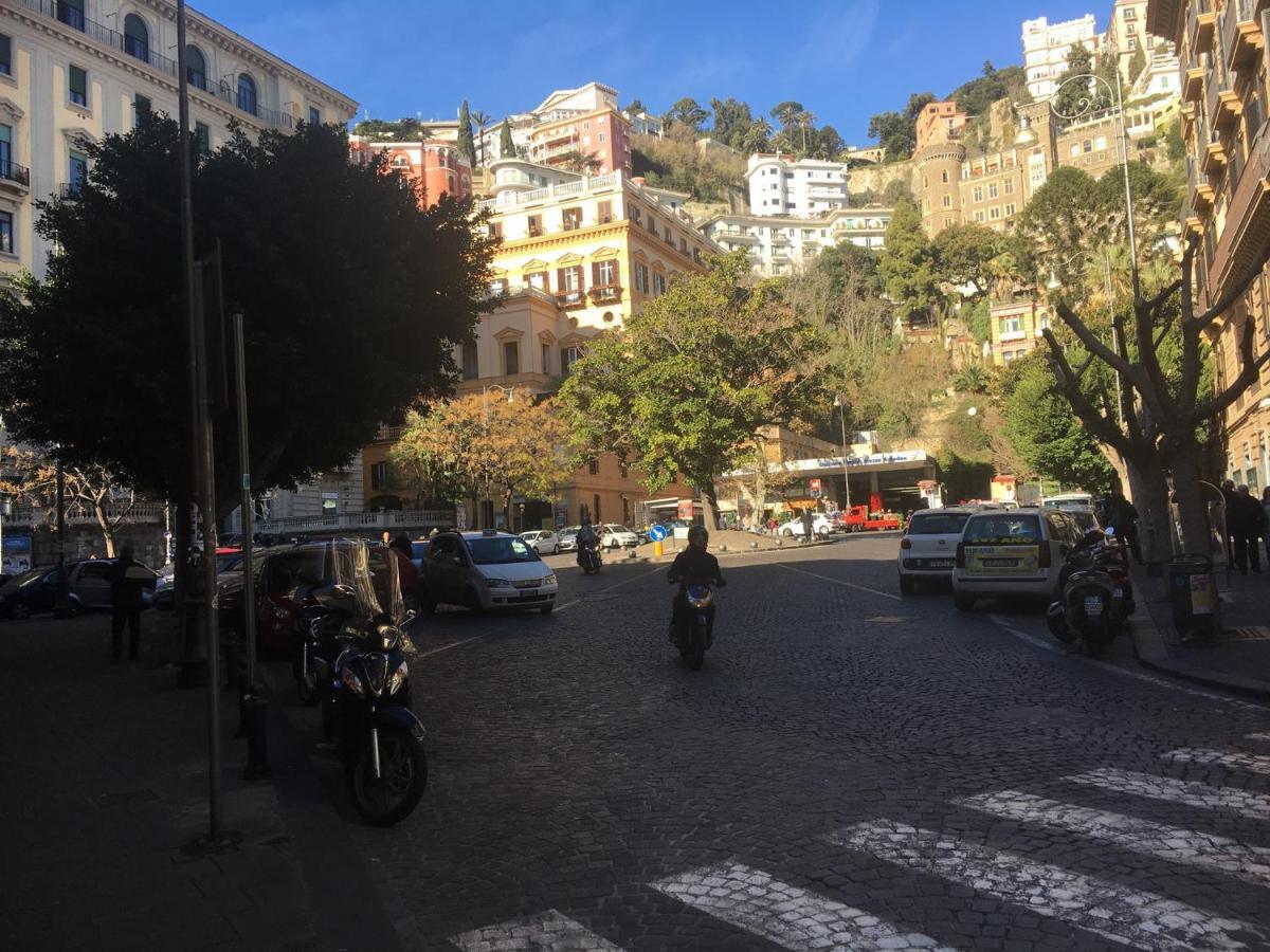 I Ruggiero Apartment Napoli Bagian luar foto